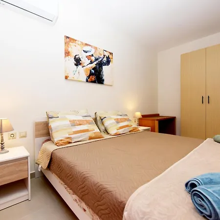 Elli Garden View Apartmán Kremastí